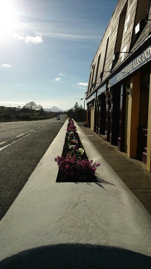 Hotel Marty'S Halfway House Westport Esterno foto