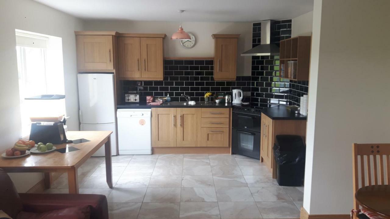 Hotel Marty'S Halfway House Westport Esterno foto